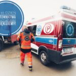 ambulans medyczny z ratownikiem